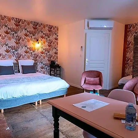 Logis La Châtellenie Hotel 3*