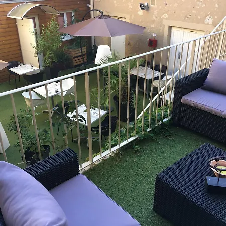 ホテル Logis Restaurant La Chatellenie アヴァイユ・リムジーヌ