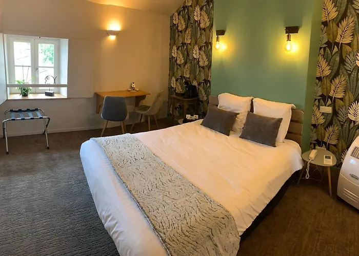 Hotel Logis Restaurant La Chatellenie 3*